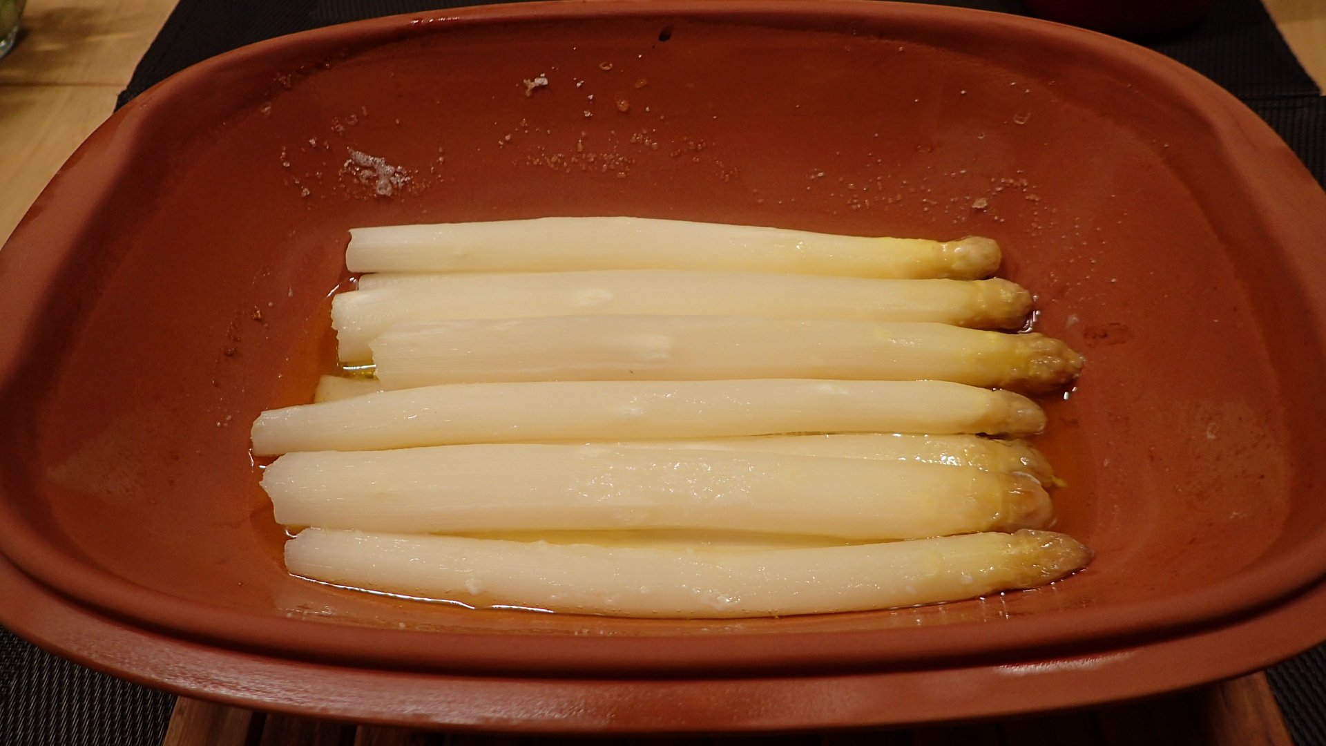 Spargel im Römertopf