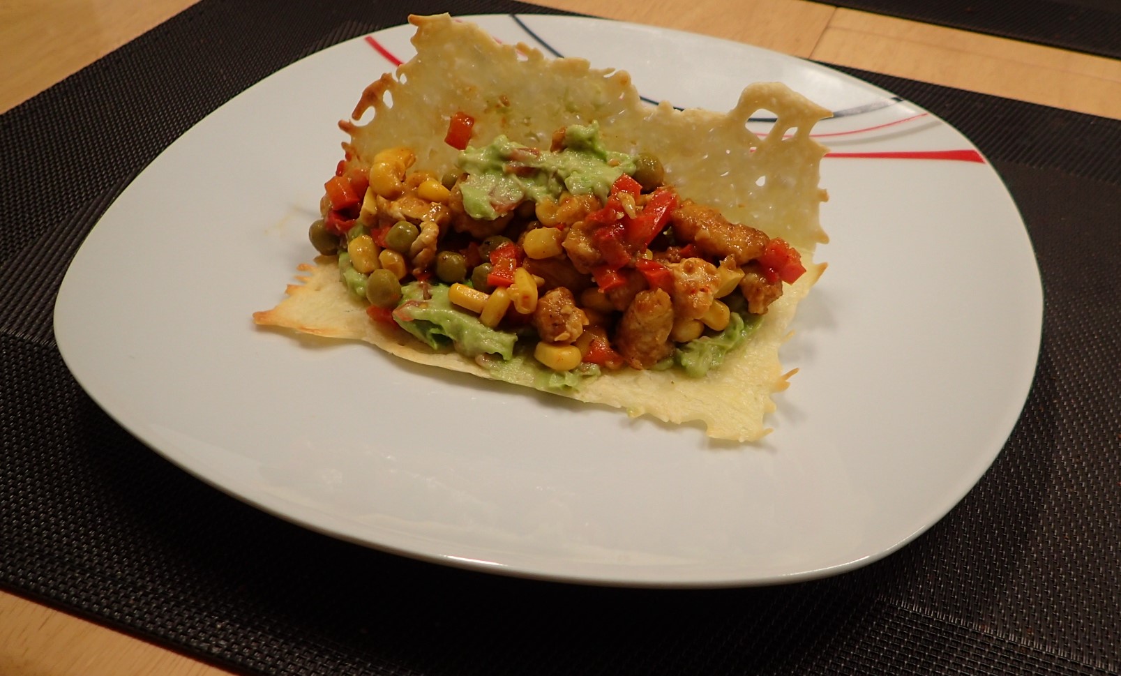 Käsetacos mit Hähnchen und Guacamole