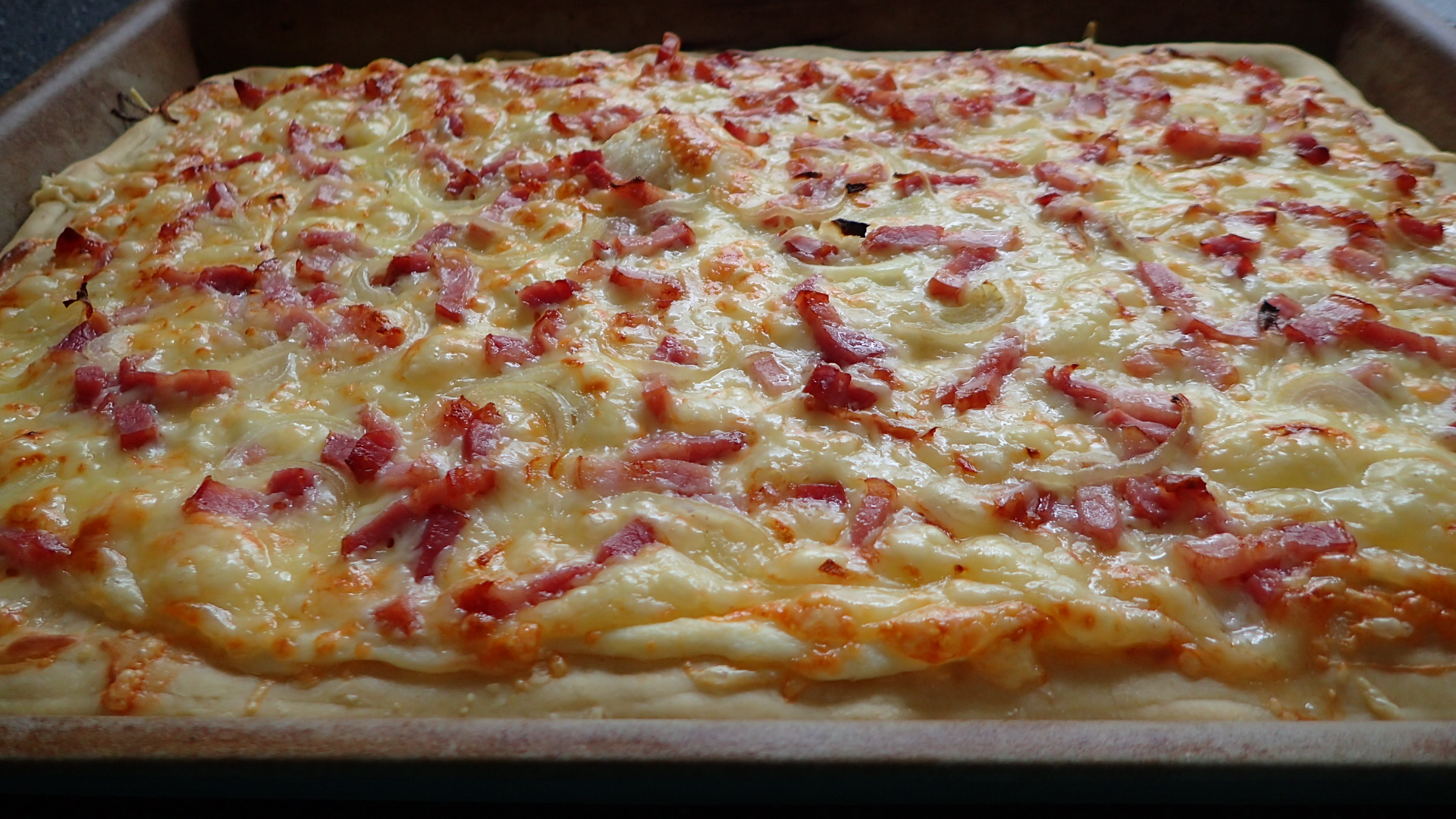 Pizza „Flammkuchen Art“