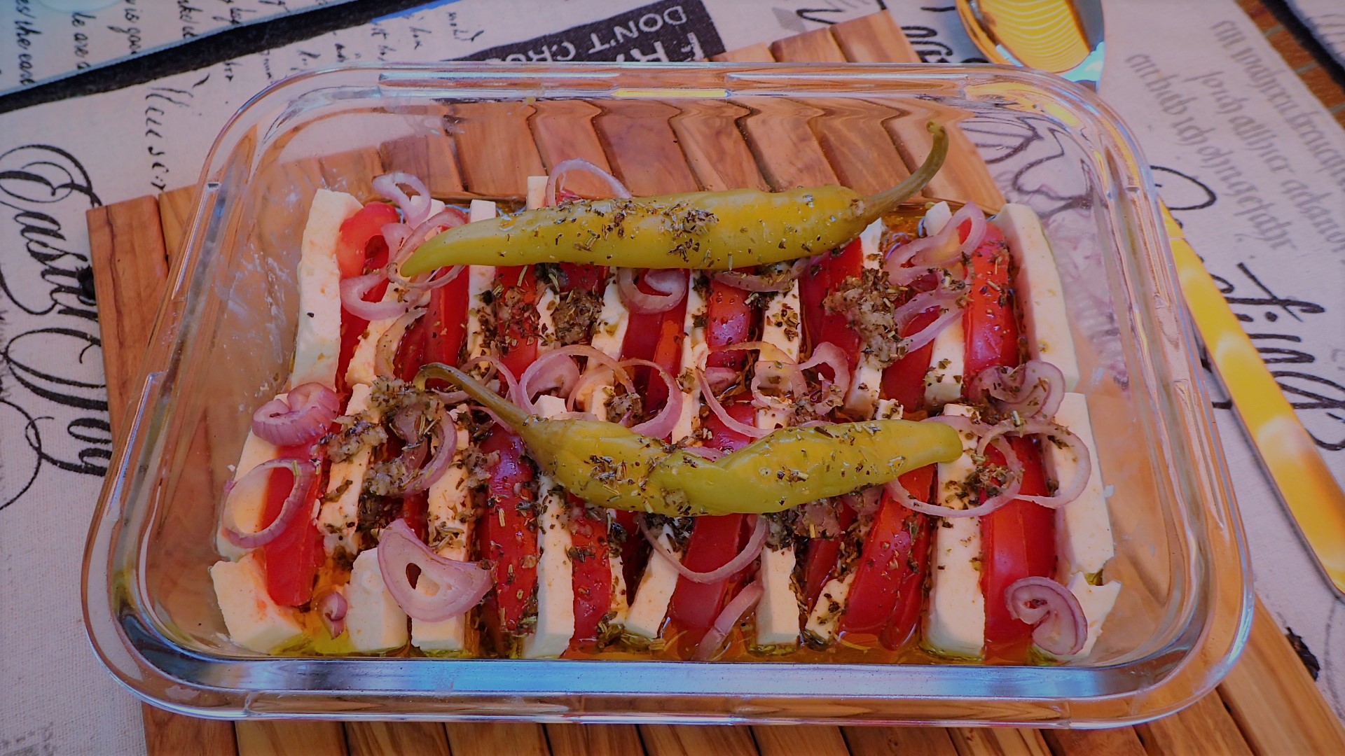 Tomaten-Feta-Salat vom Grill