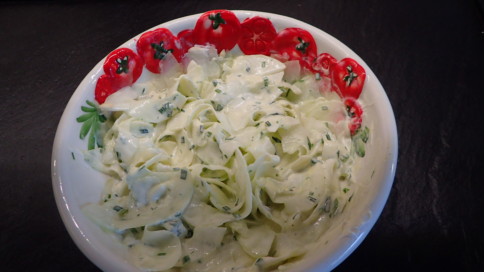 Gurkensalat mit Schmand/Creme fraiche