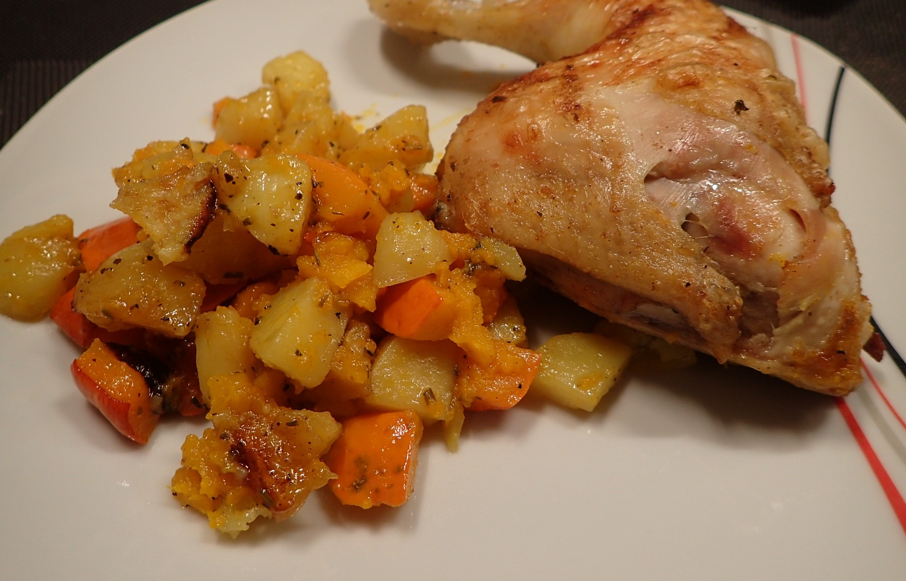 Hähnchenschenkel mit Kartoffeln und Kürbis
