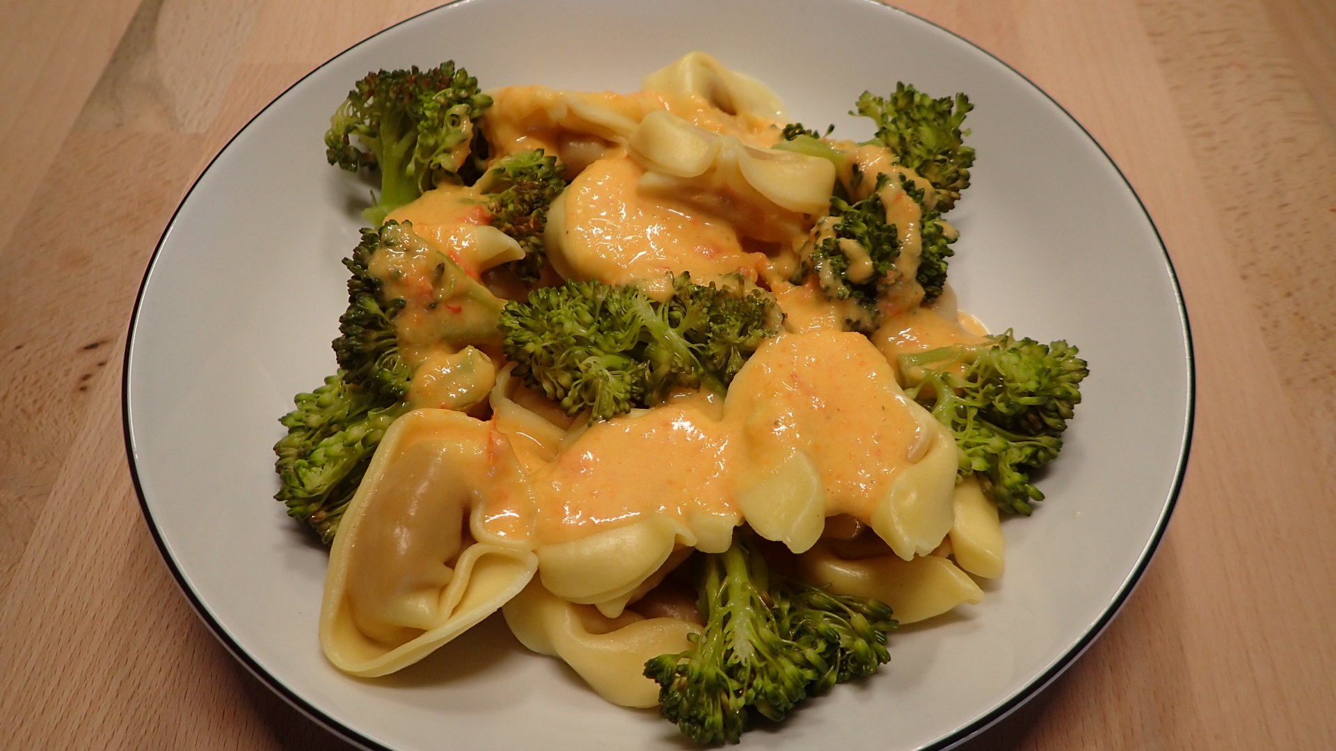 Tortellini in Gemüsesauce