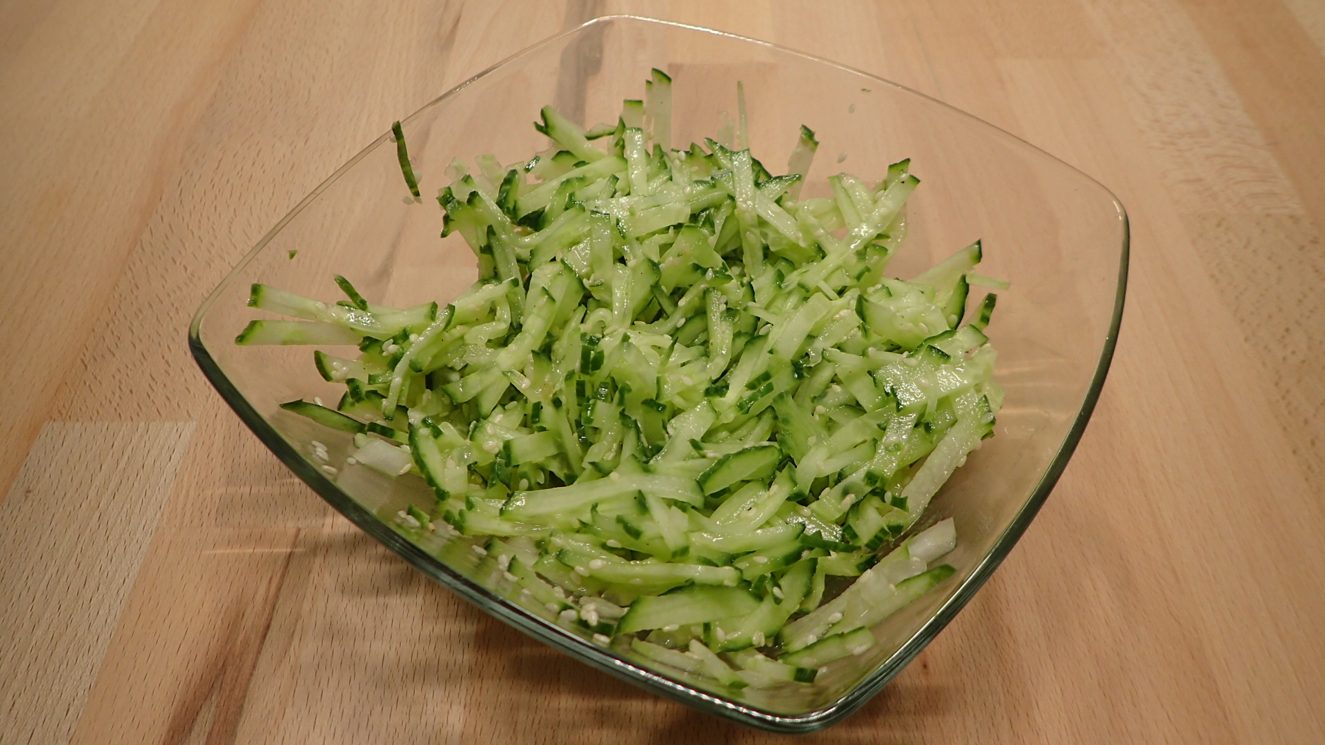 Gurkensalat mit Limetten-Dressing
