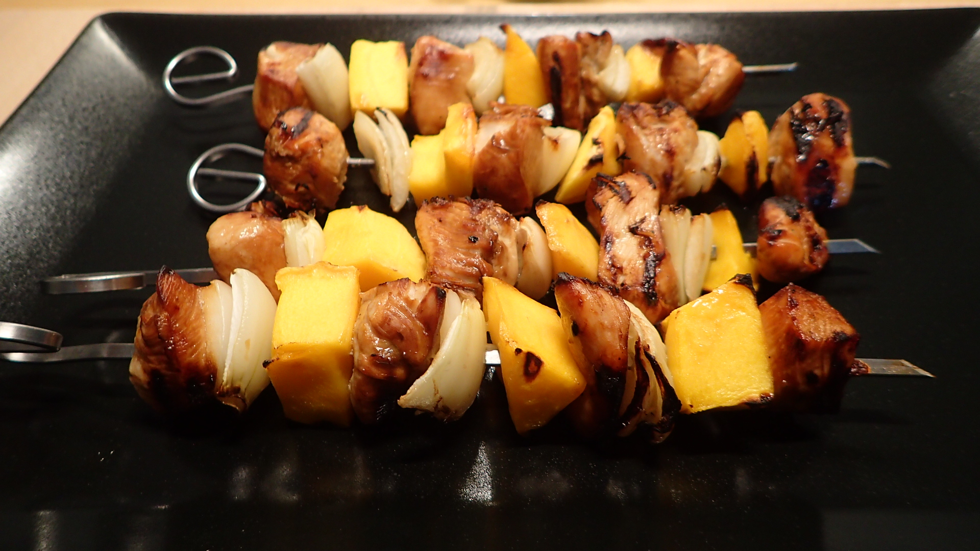 Hähnchen-Mango-Spieße