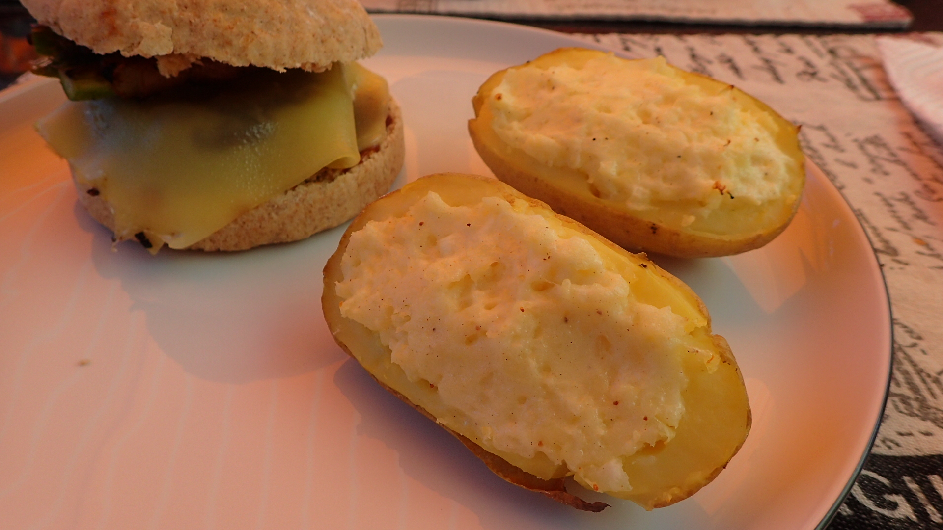 Gefüllte Kartoffelhälften