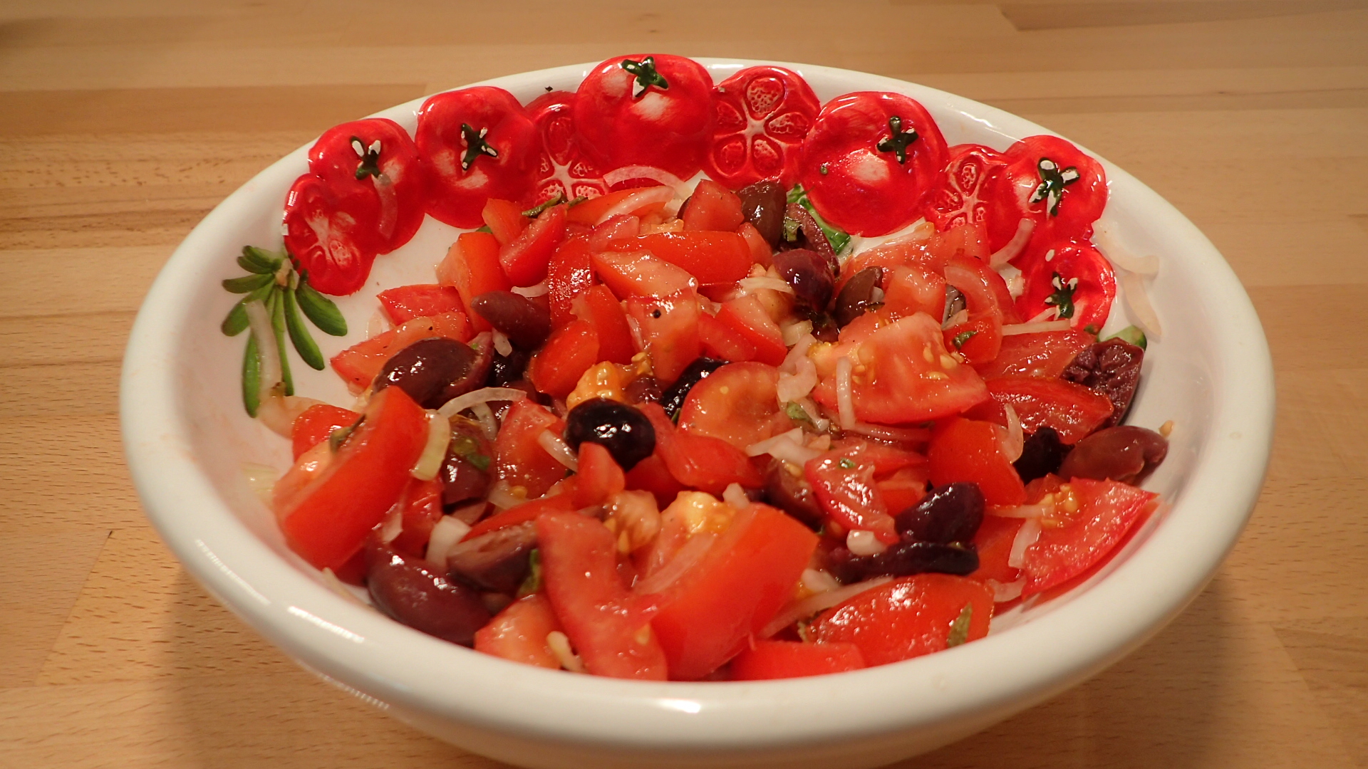 Tomaten-Oliven-Salat